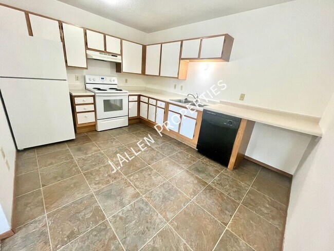 Building Photo - 904 Riverfront Rd