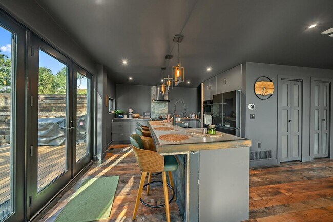 Building Photo - Charming 1BR House in Bailey