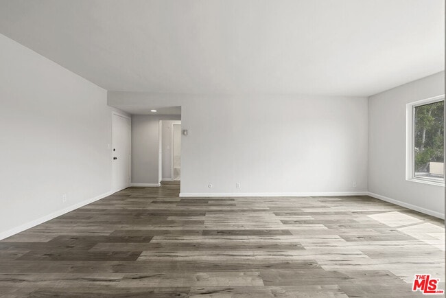 Building Photo - 645 Westmount Dr