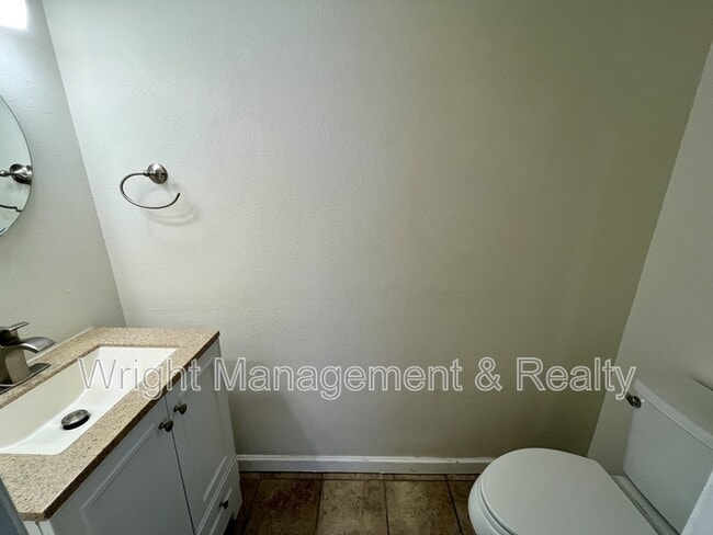 Building Photo - 7618 Colonial Ct