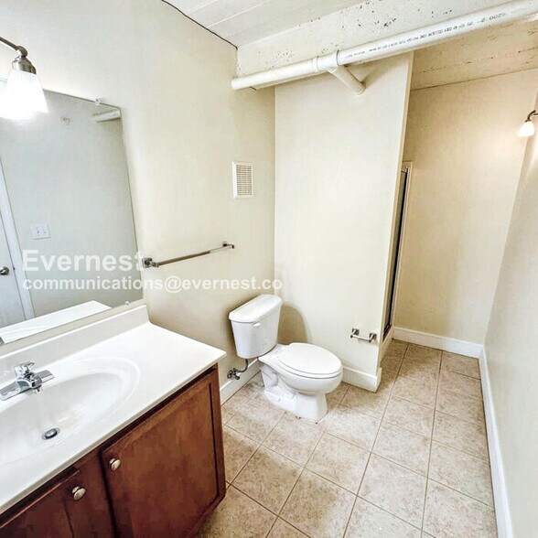 Building Photo - 525 E Grace St