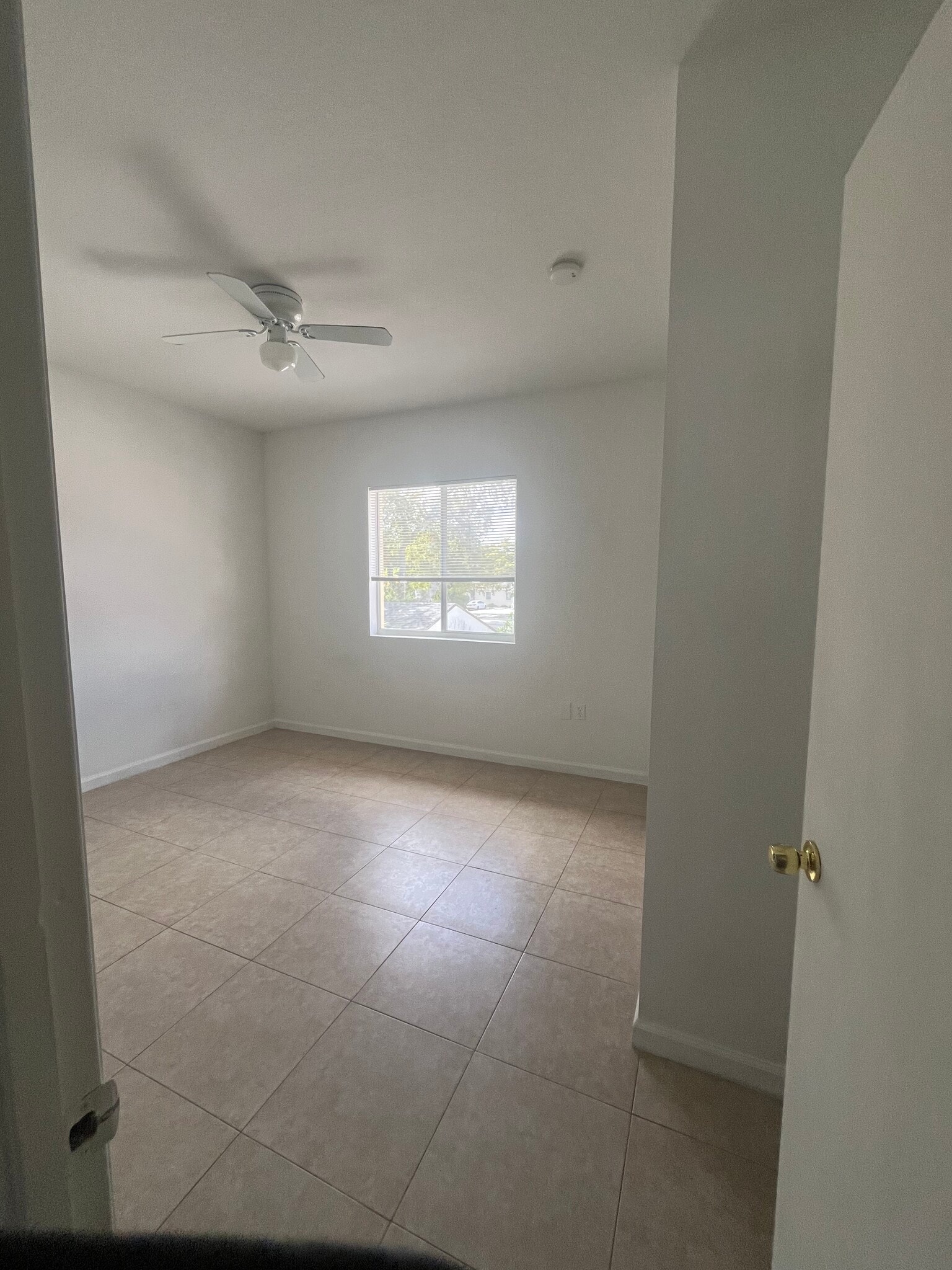 Master bedroom - 812 NW 22nd Pl