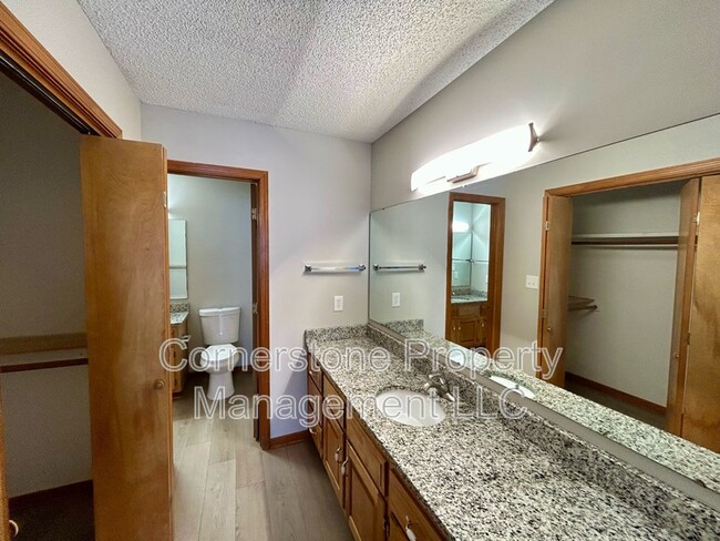 Building Photo - 2519 Crestline Ct