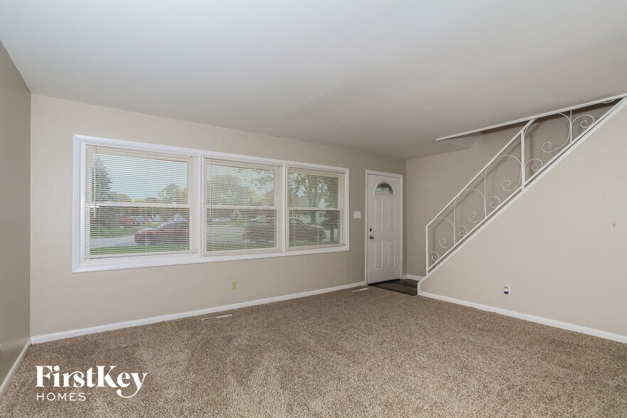 Building Photo - 3704 Homecomer Dr