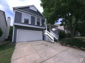 Building Photo - Spacious Tri-Level Home in Lafayette