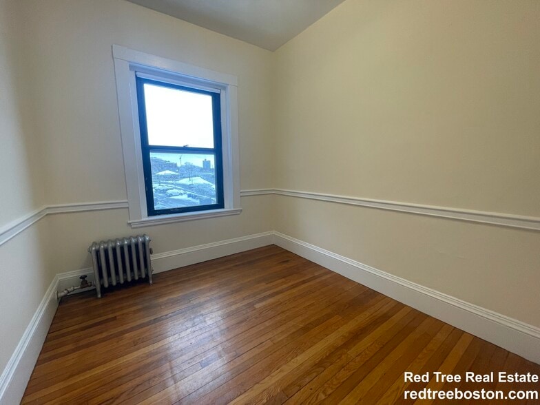 Building Photo - 504 Beacon St