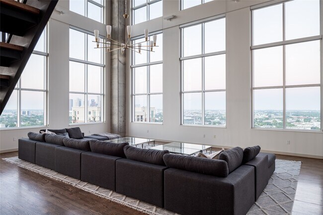 Building Photo - 4899 Montrose Blvd