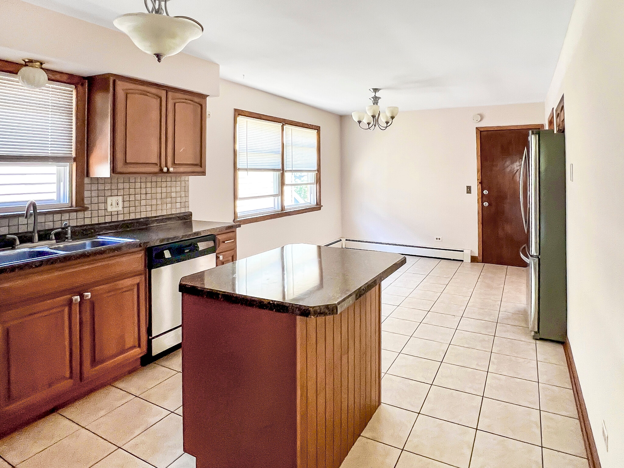 Kitchen - 5043 W Cornelia Ave