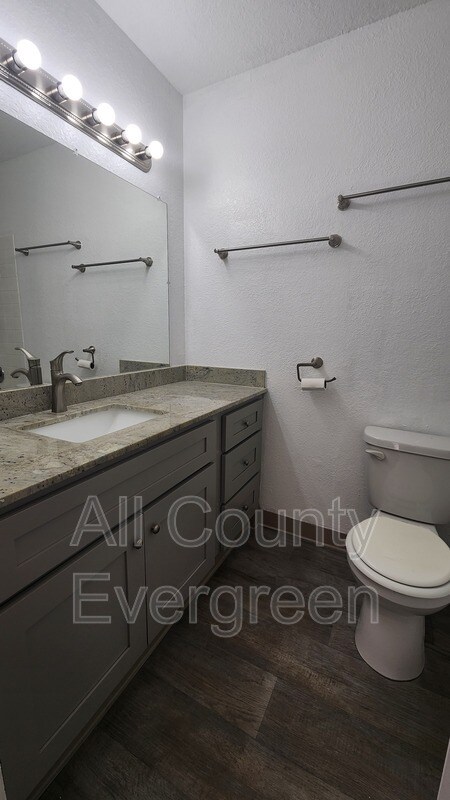 Building Photo - 540 Burnett Ave S