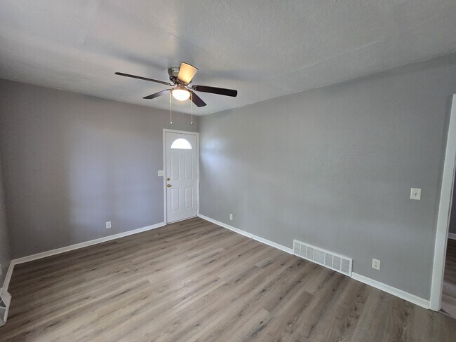 Building Photo - 512 Maynard Ave