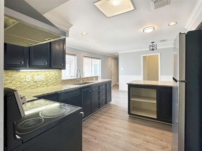 Building Photo - 6806 Winkleman Rd