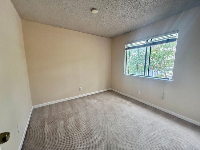 Building Photo - SOUTH SAN JOSE - Warm and Inviting condo in desirable neighborhood