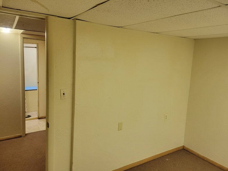 Building Photo - 2123 Eileen Rd