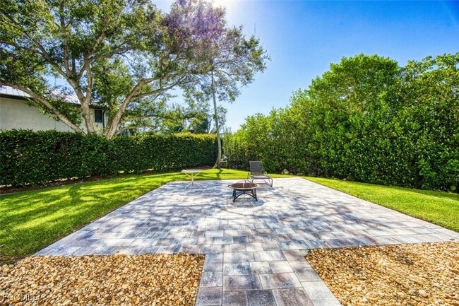 Building Photo - 226 3rd St