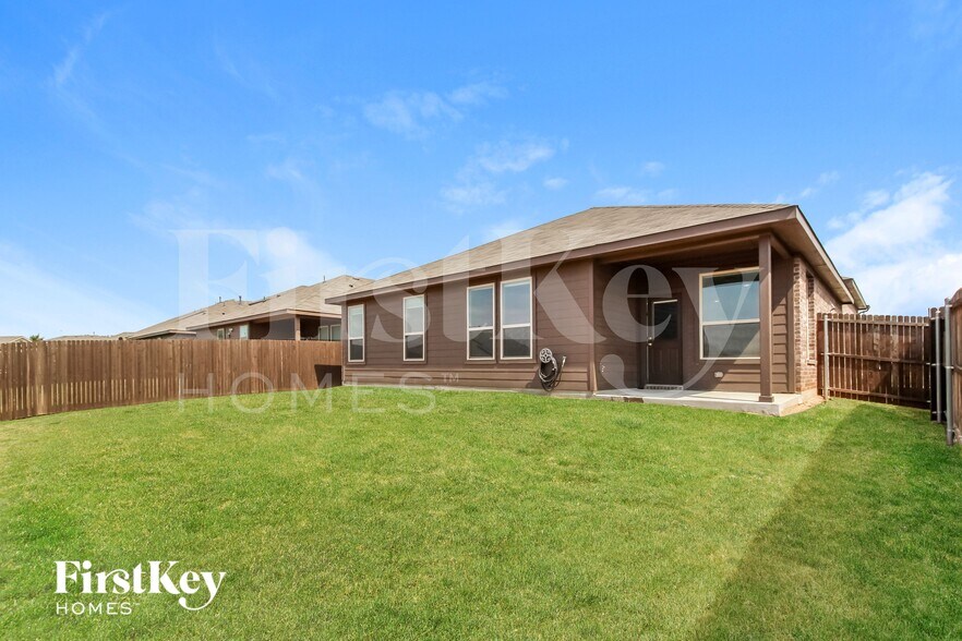 Building Photo - 401 Goldfinch Rd