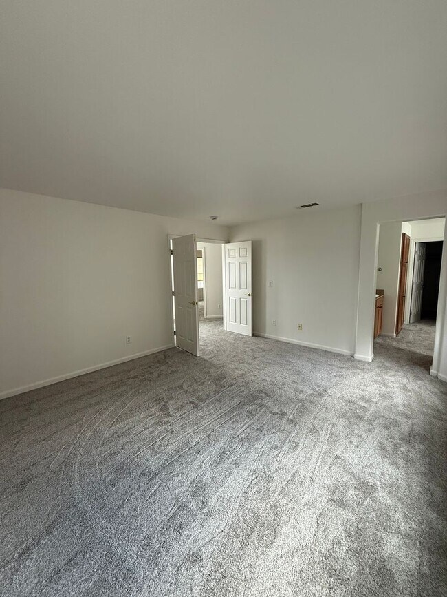 Building Photo - 505 Flora Spring Ct
