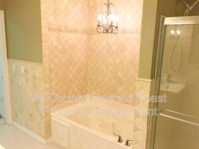 Building Photo - 337 Tequesta Dr