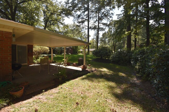 Building Photo - Spacious 3 Bed 2 Bath