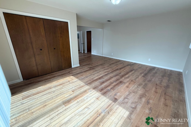 Building Photo - Beautifully Remodeled 3 Bedroom, 2 Bathroo...