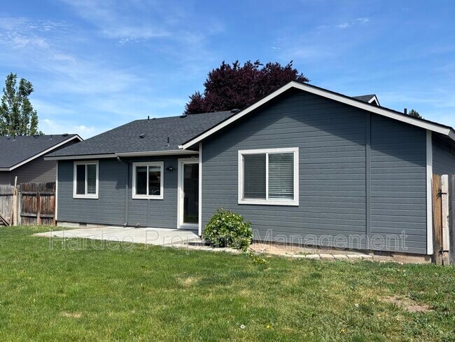 Building Photo - 2411 W Baystone Dr