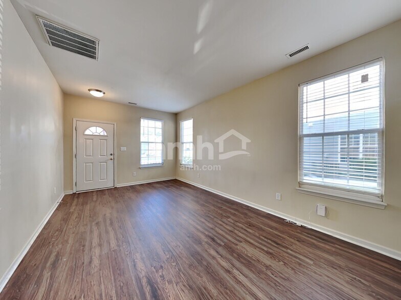 Building Photo - 5716 Running Fox Ln