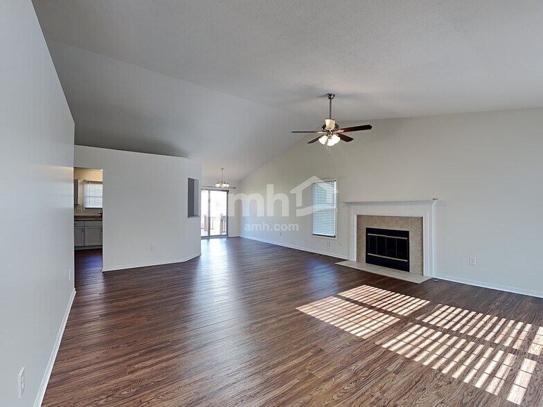 Building Photo - 7888 Edgewater Dr