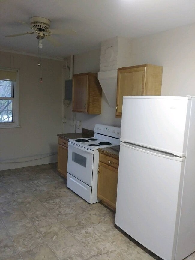 Building Photo - Apartment 09