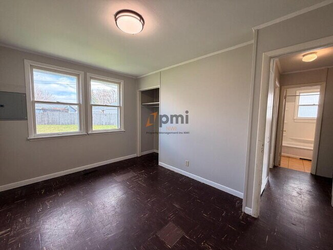 Building Photo - 3003 Oakdale Ave