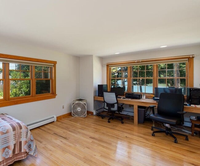 Building Photo - Gorgeous Harpswell Waterfront Property for...