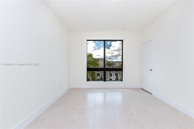Building Photo - 4640 NW 84th Ave