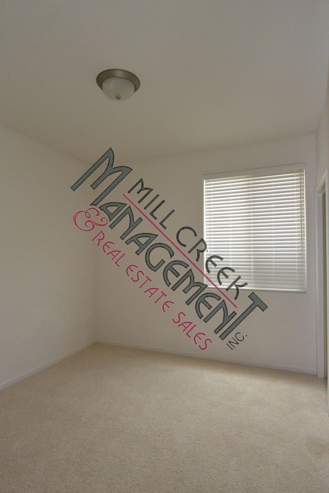 Building Photo - NW 3 Bedroom 2 Bath home - No Pets