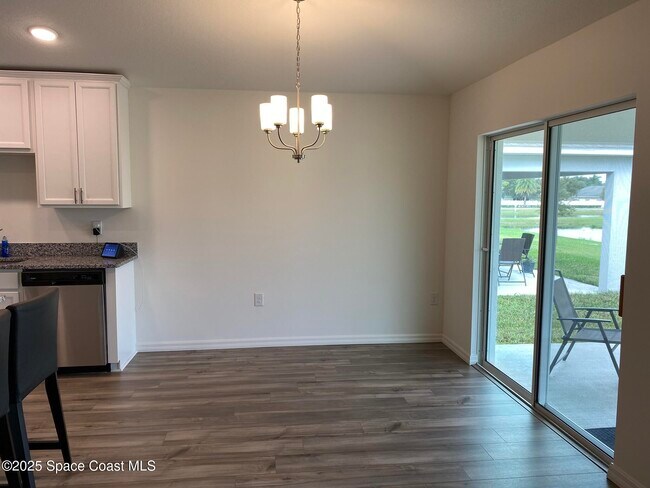 Building Photo - 1186 Dania Cir