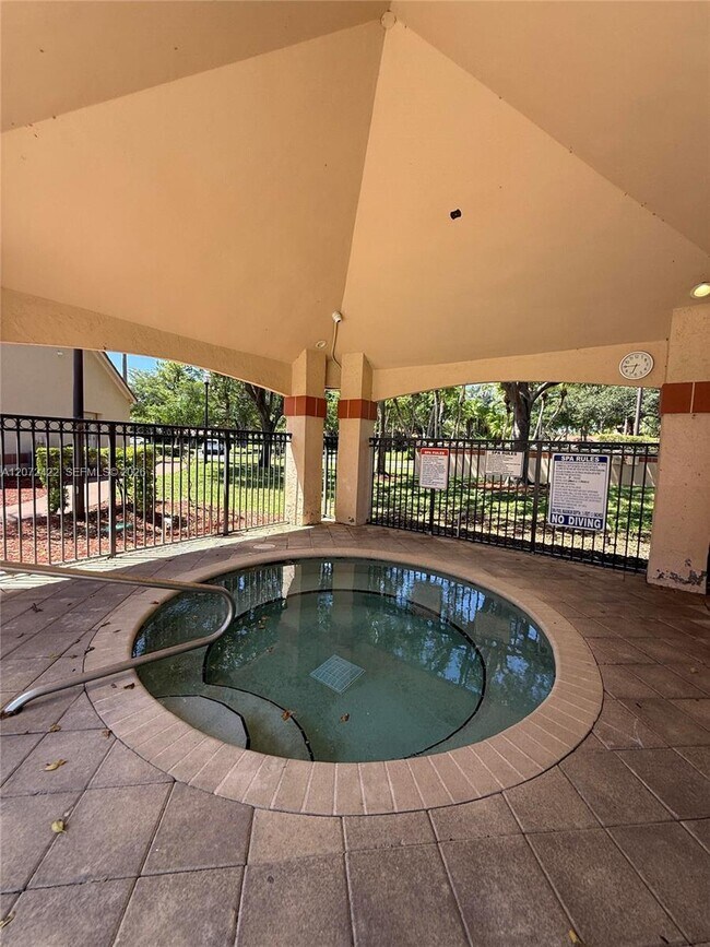 Building Photo - 3450 Pinewalk Dr N