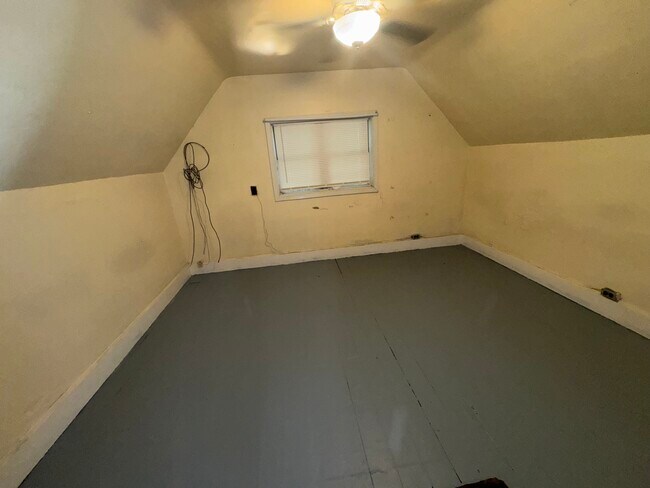 Building Photo - 420 W College St