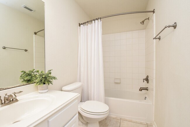 Building Photo - 6 S Burberry Park Cir