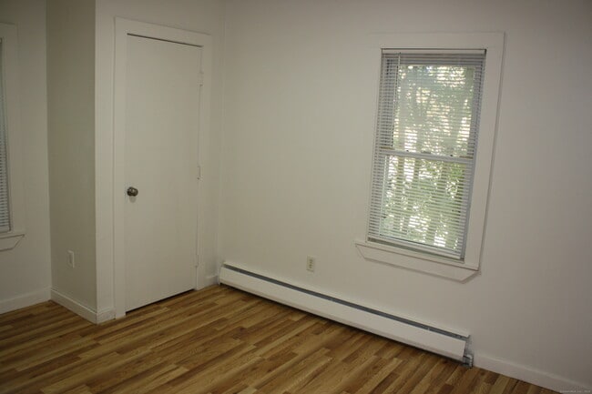 Building Photo - 387 Putnam Pike