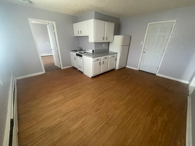 Building Photo - 125 Charmony Frontage Rd