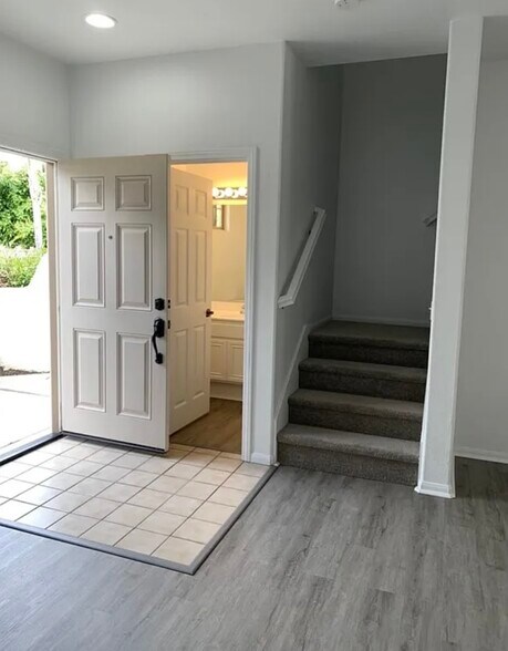 Building Photo - 1460 Rancho Rose Way