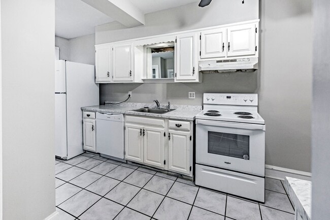 Building Photo - Updated 3 bedroom home in the City with re...