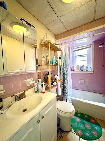 Building Photo - 116 Webster St