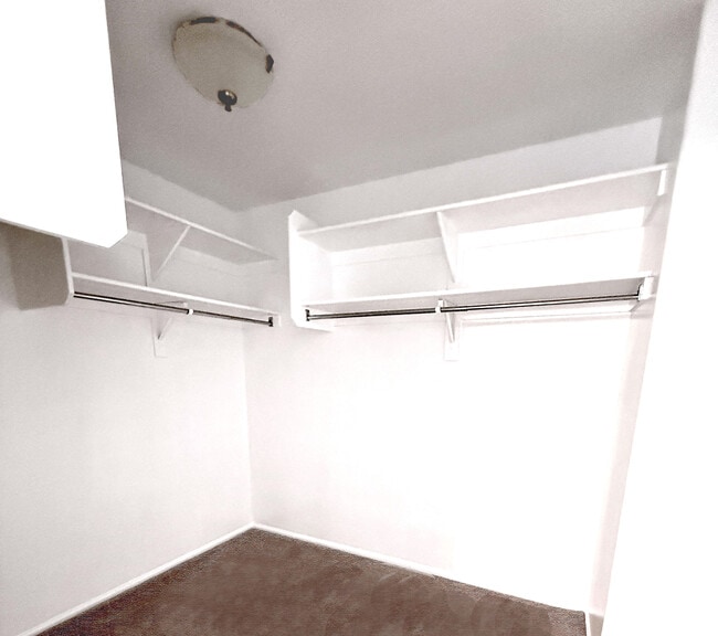 Building Photo - 1504 E Leslie Ave