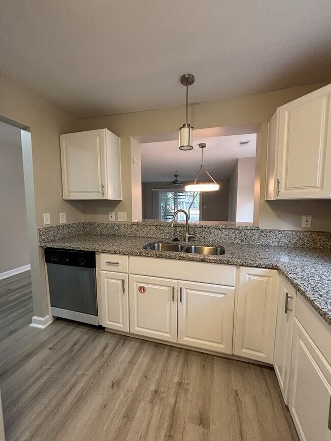 Building Photo - 8483 Yadkin Cir