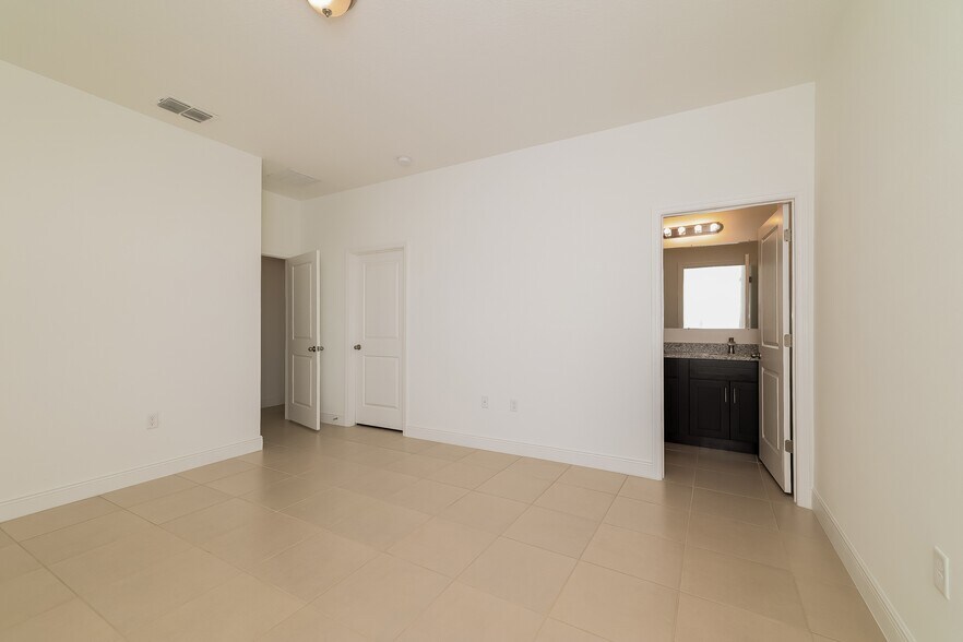 Building Photo - 416 Lark Ct