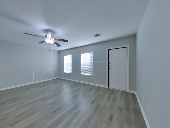 Building Photo - 15676 Del Norte Dr