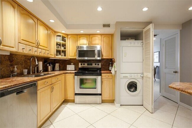 Building Photo - 1360 S Ocean Blvd