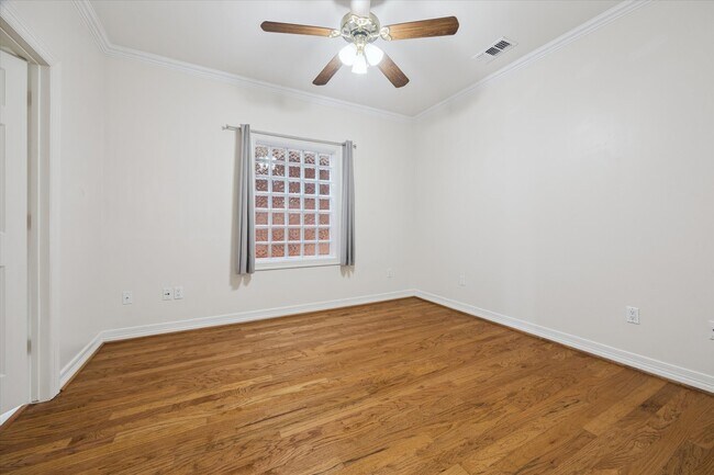 Building Photo - 5308 Hidalgo St