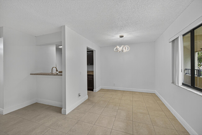 Building Photo - 913 Meadows Cir