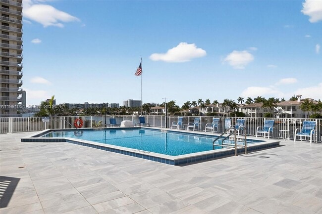 Building Photo - 1410 S Ocean Dr