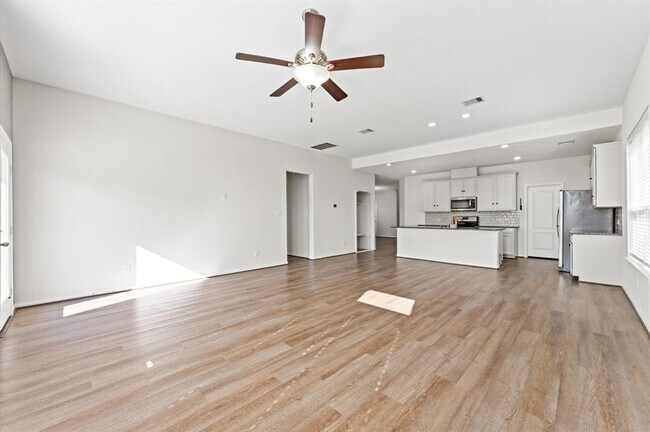 Building Photo - 31423 Elkcreek Bend Dr