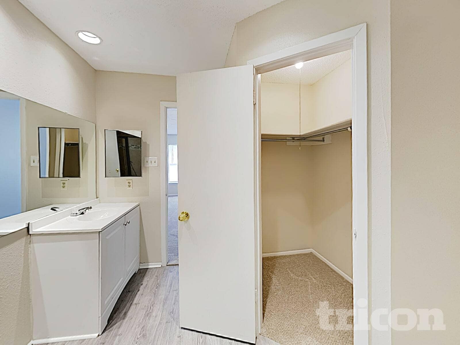 Building Photo - 10526 Kinderhook Dr